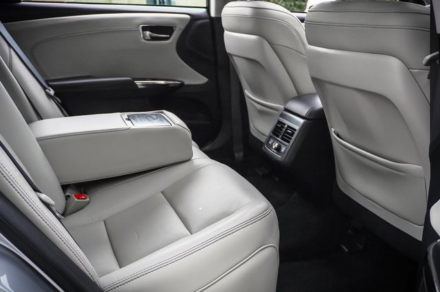 Used 2018 Toyota Avalon Limited image 24