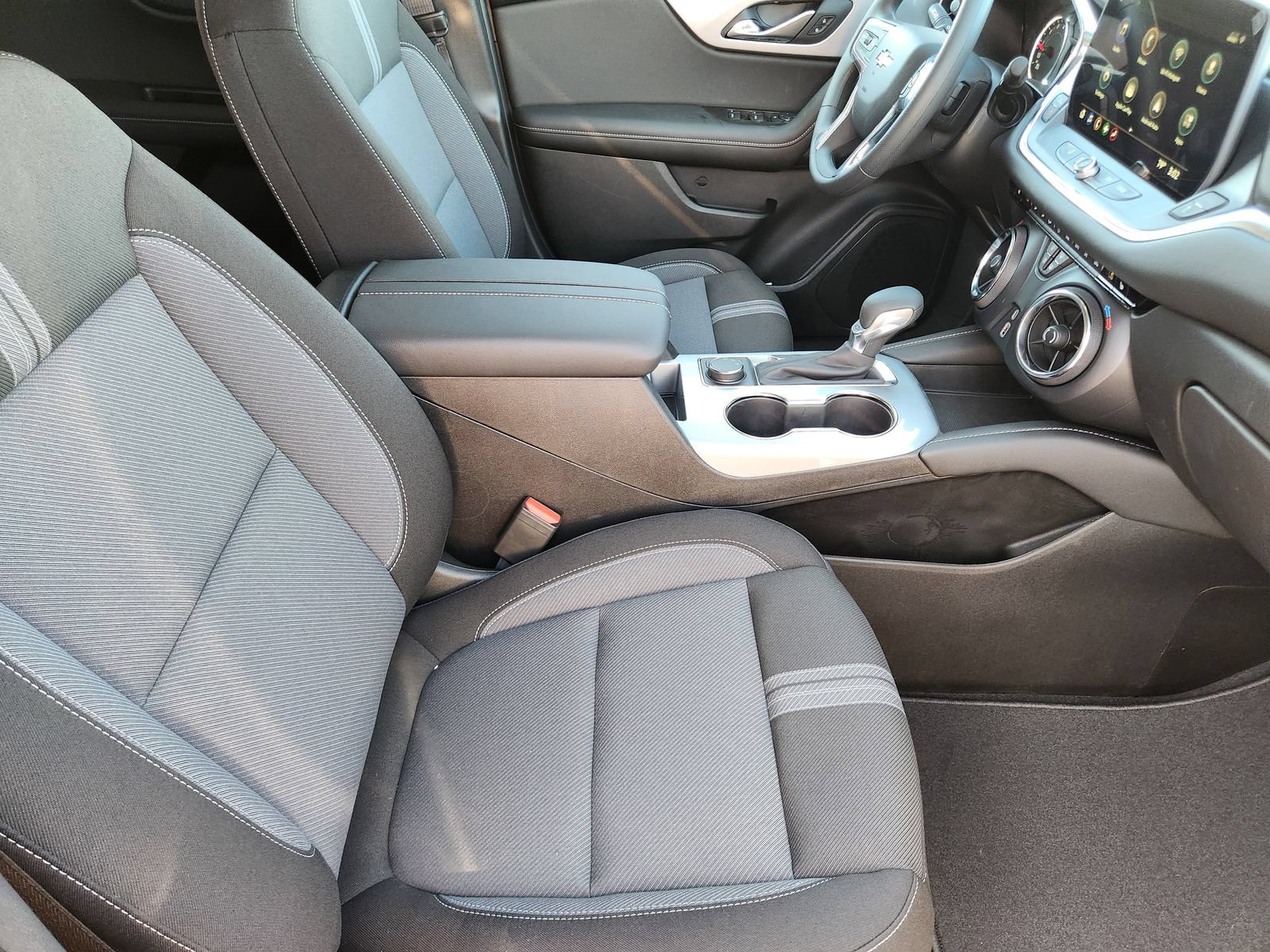 New 2026 Chevrolet Blazer LT w/ Midnight/Sport Edition FWD image 13