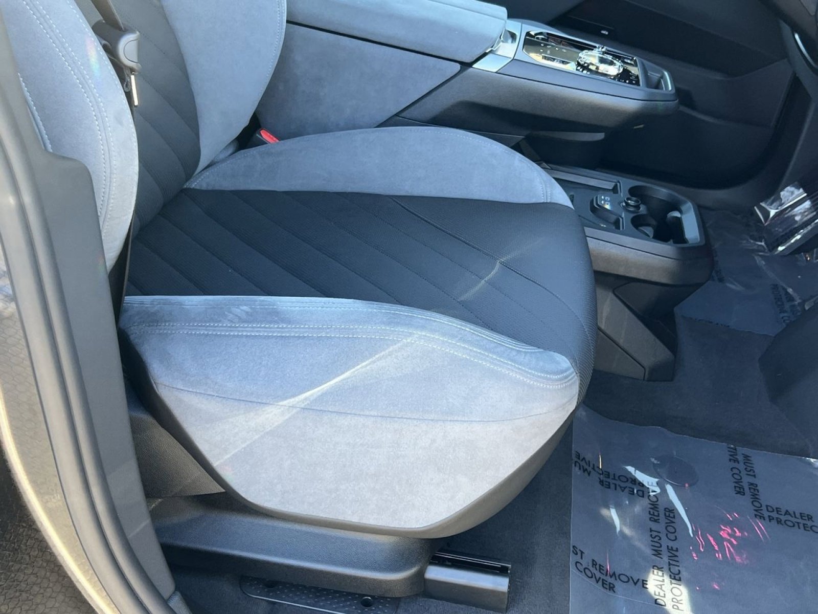 New 2026 BMW iX xDrive45 w/ M Sport Package image 31