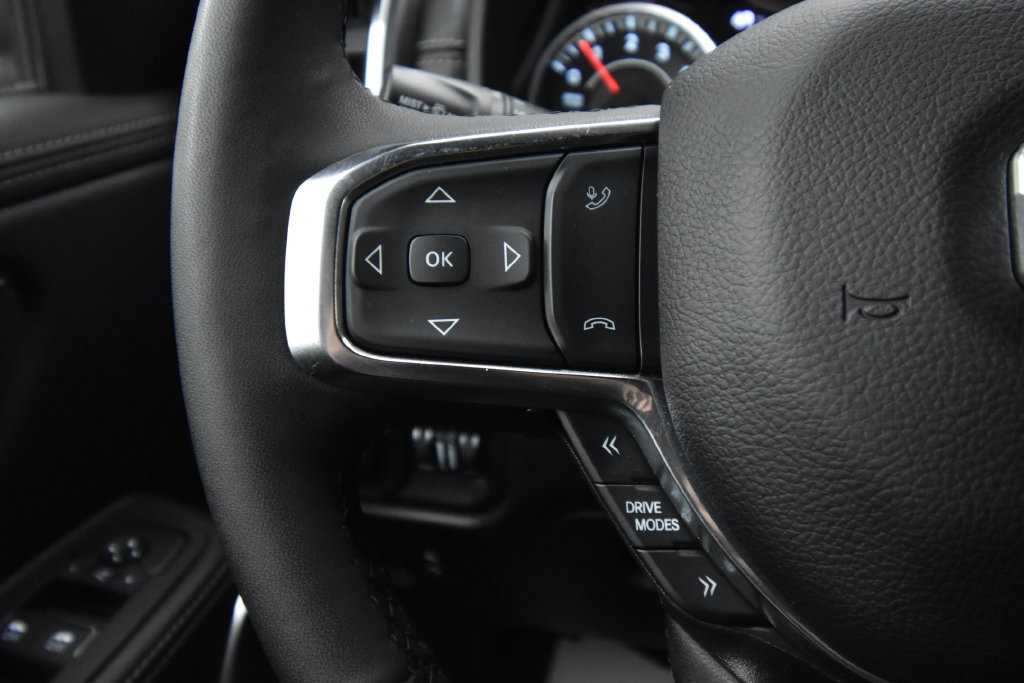 Used 2025 RAM 1500 Laramie AWD/4WD image 33