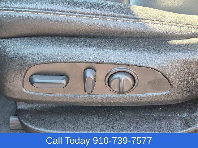 Used 2023 Chevrolet Traverse LT w/ LT Premium Package AWD/4WD image 17