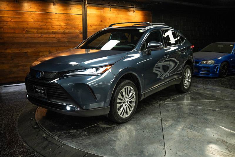 Used 2023 Toyota Venza XLE image 2