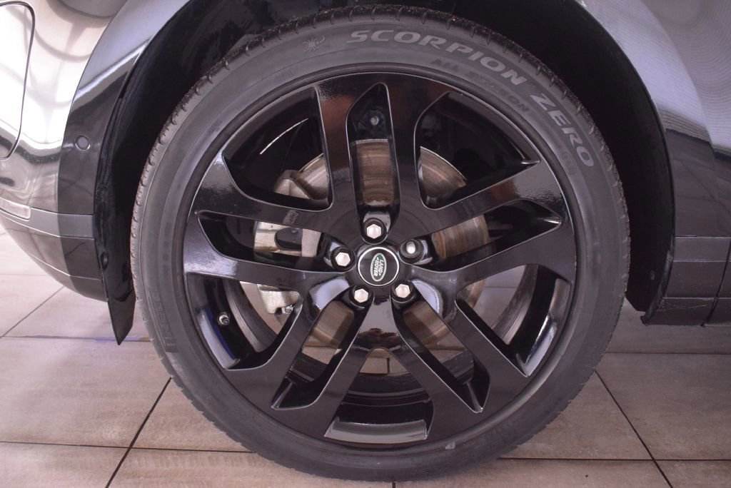 Used 2020 Land Rover Range Rover Evoque SE image 31