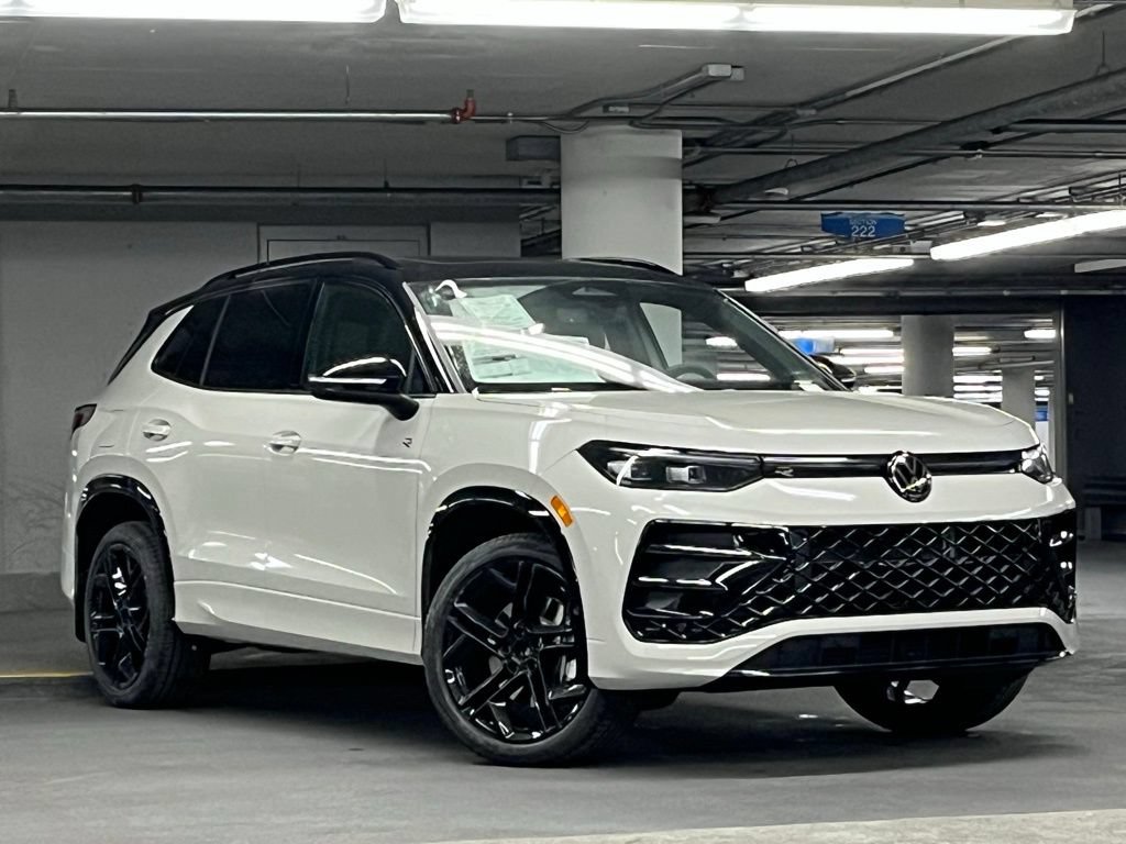 New 2026 Volkswagen Tiguan SE R-Line FWD image 2