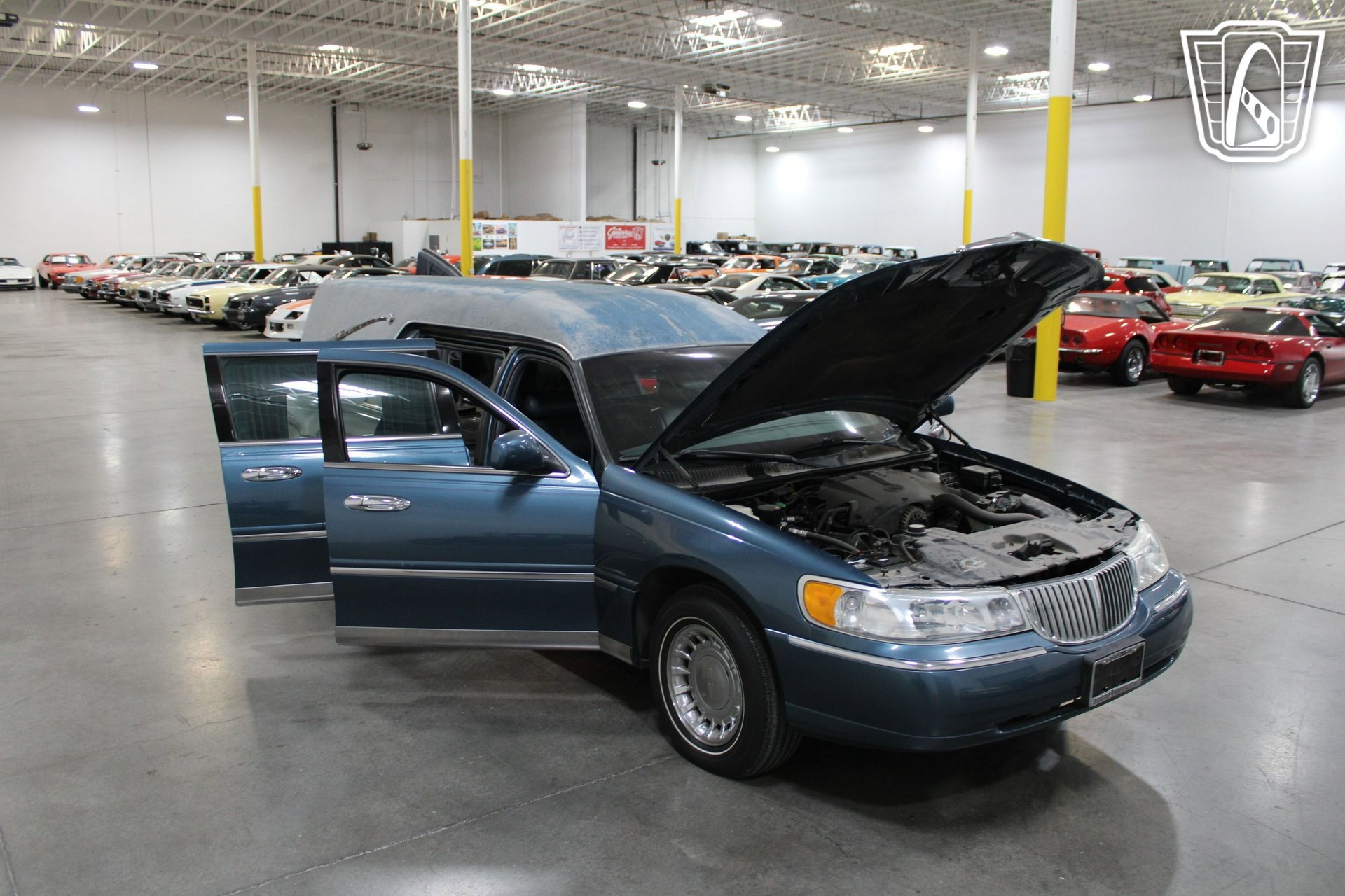 Used 2001 Lincoln Town Car Executive RWD image 36