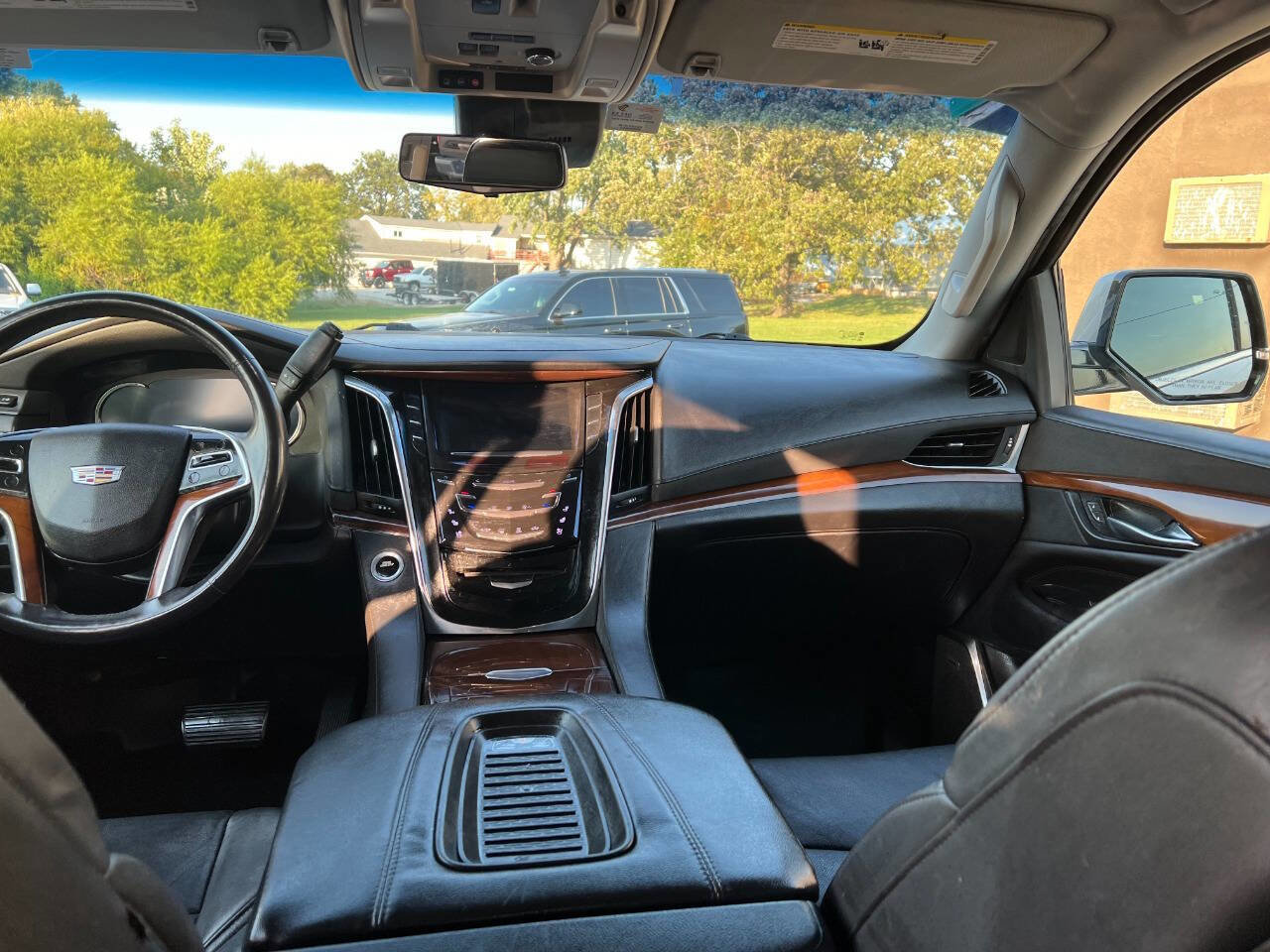 Used 2018 Cadillac Escalade Luxury image 7