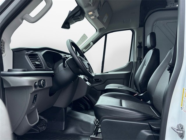 Used 2022 Ford E-Transit Medium Roof image 9