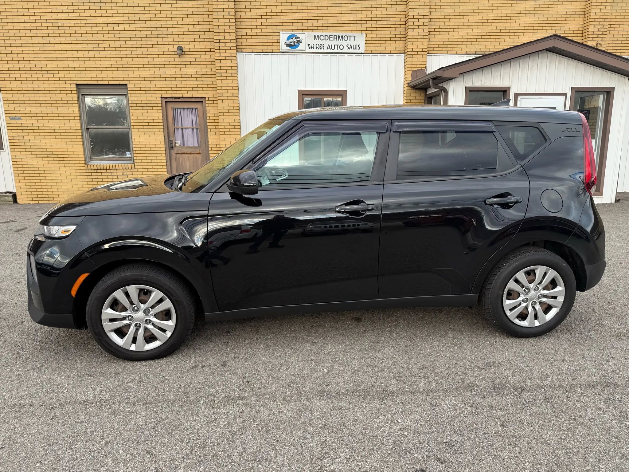 Used 2021 Kia Soul LX image 2