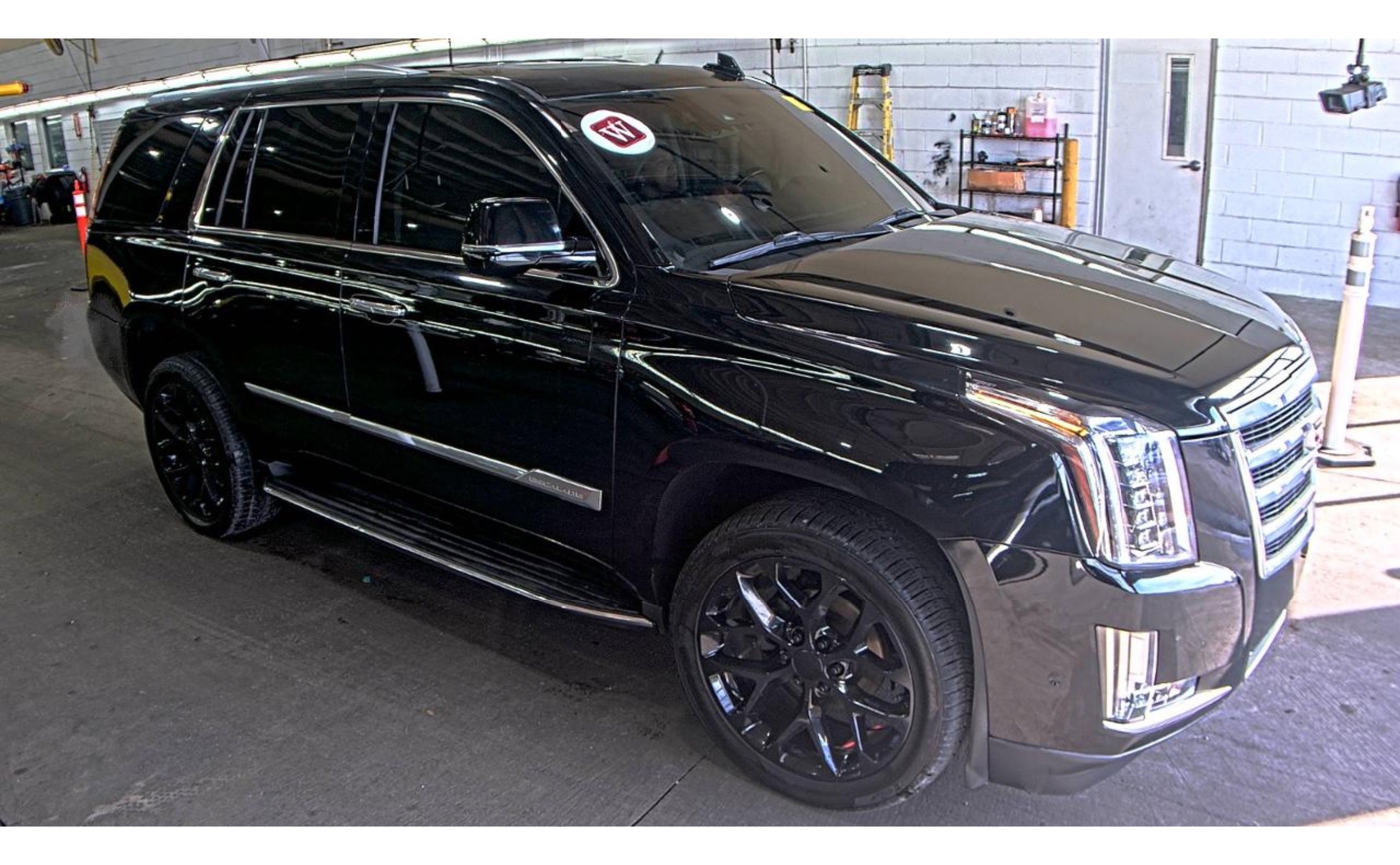 Used 2017 Cadillac Escalade Luxury image 3