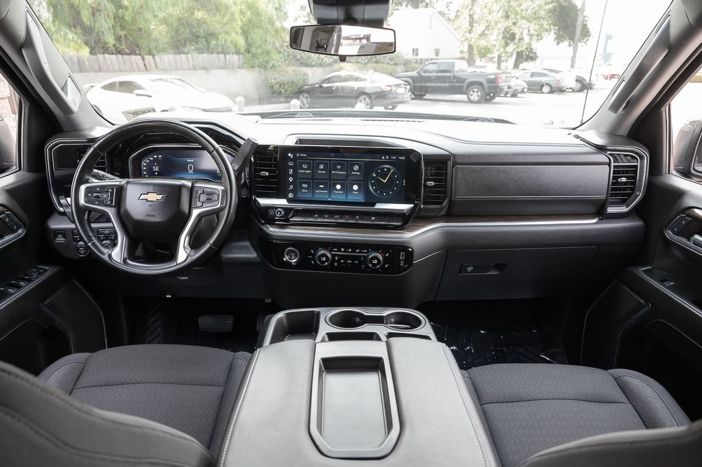 Used 2024 Chevrolet Silverado 1500 LT AWD/4WD image 25