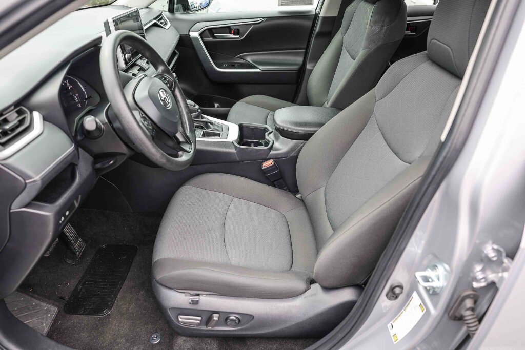 Certified 2025 Toyota RAV4 XLE FWD image 8