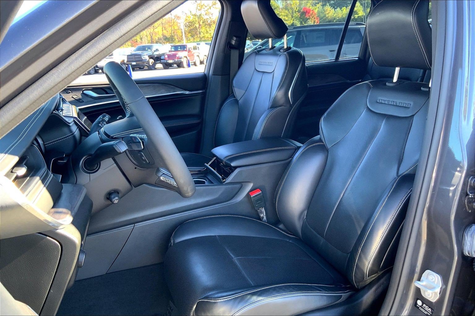 Used 2023 Jeep Grand Cherokee L Overland w/ Luxury Tech Group IV AWD/4WD image 8