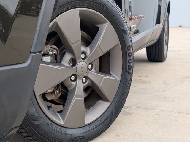 Used 2016 Jeep Cherokee 75th Anniversary FWD image 2