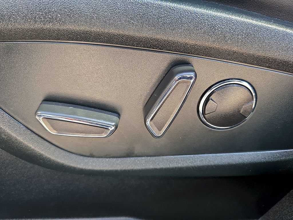 Used 2022 Lincoln Nautilus Reserve FWD image 17