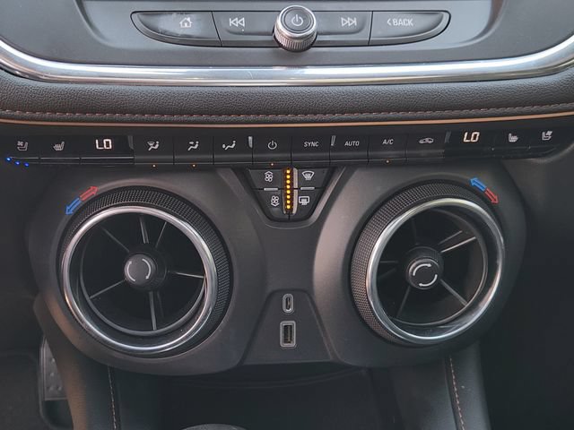 Used 2022 Chevrolet Blazer Premier w/ Enhanced Convenience Package FWD image 17