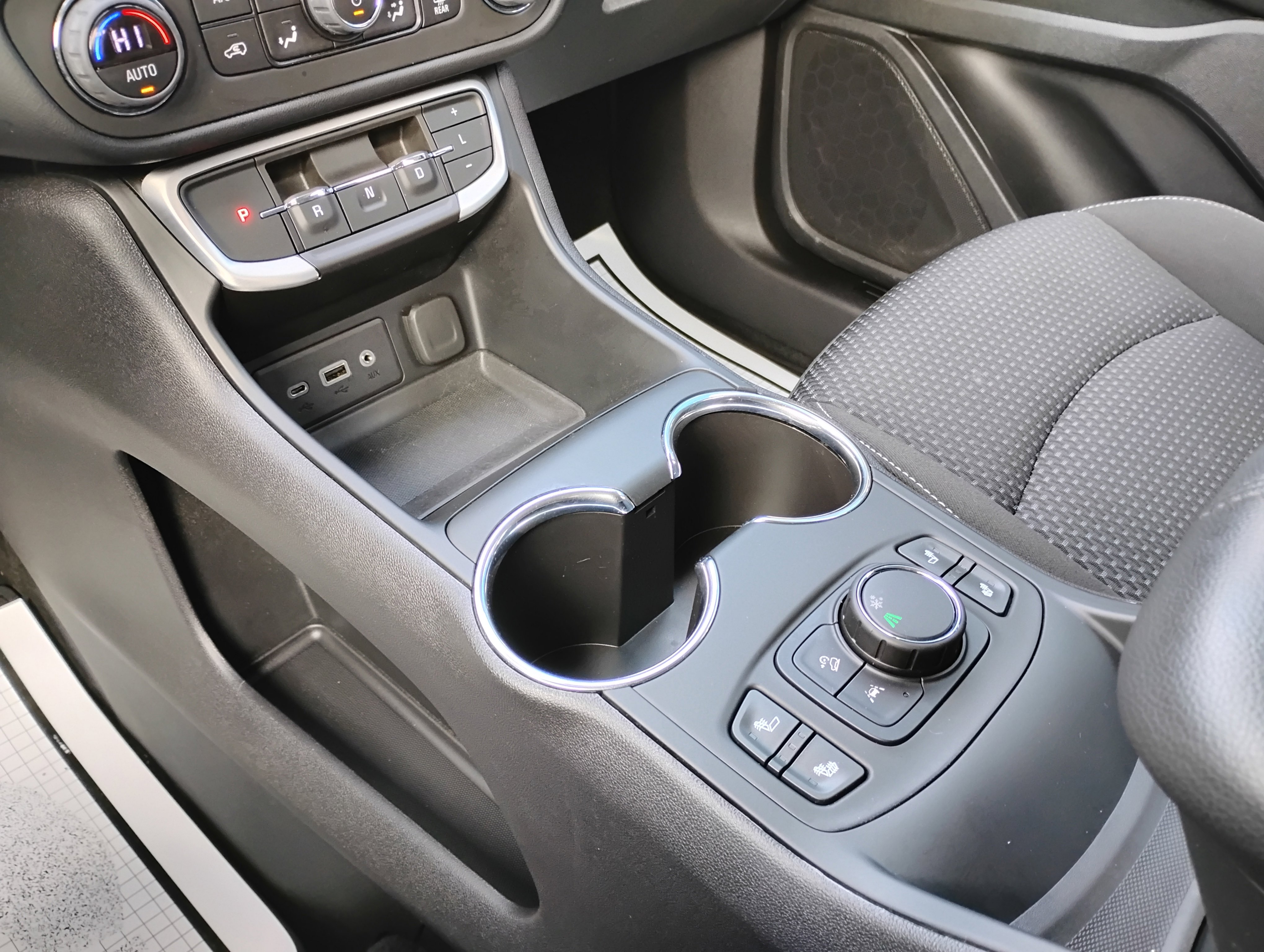 Used 2023 GMC Terrain SLE w/ Driver Convenience Package image 12