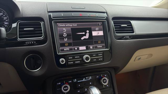 Used 2015 Volkswagen Touareg Sport AWD/4WD image 32