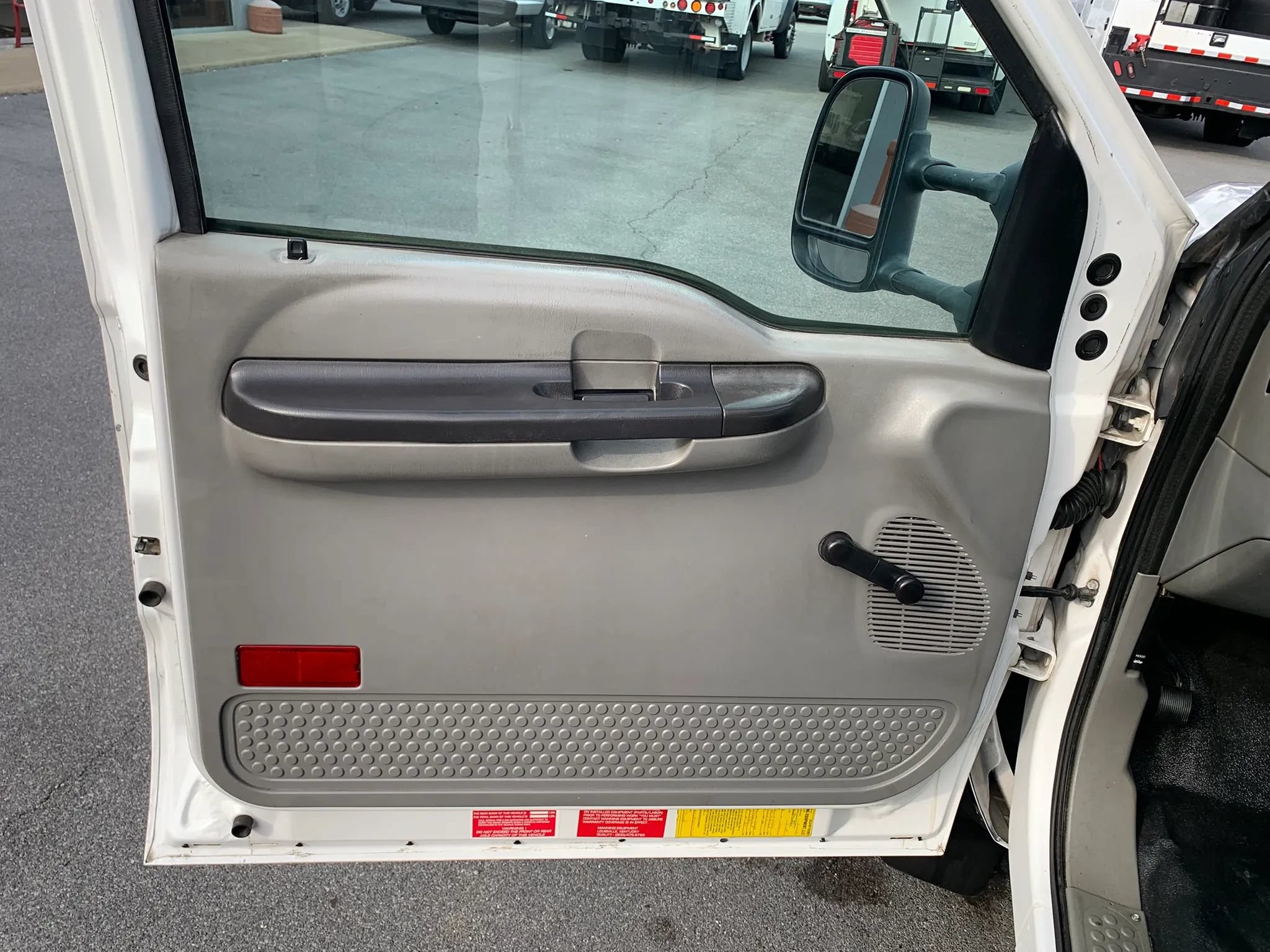 Used 2006 Ford F550 2WD Regular Cab Super Duty image 8