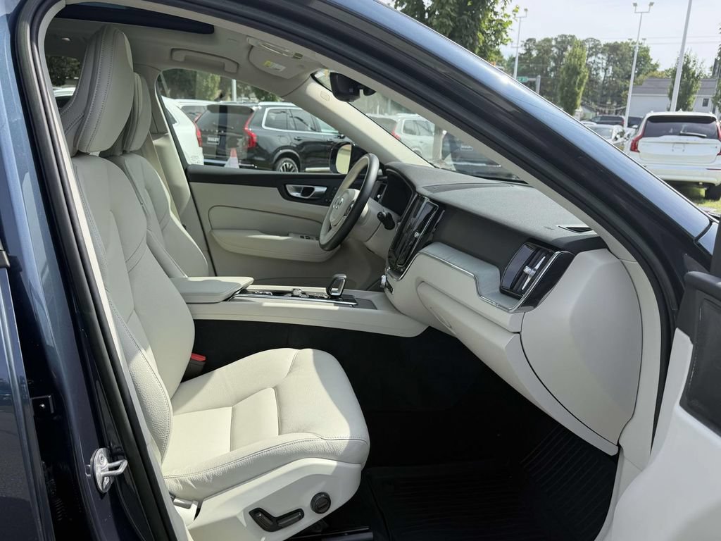 Used 2023 Volvo XC60 B5 Plus w/ Climate Package AWD/4WD image 12