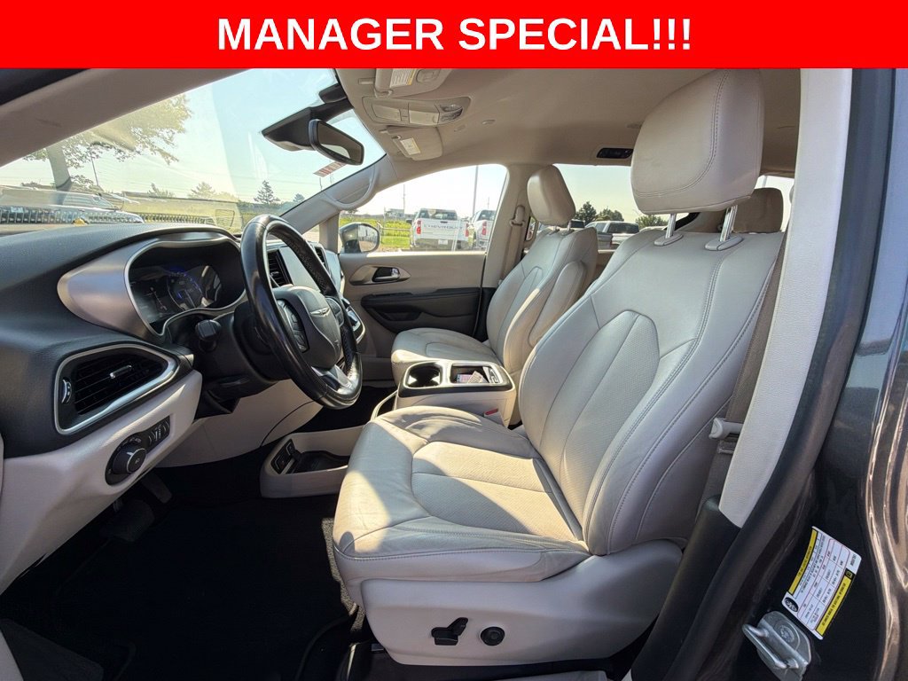 Used 2021 Chrysler Pacifica Touring-L FWD image 20