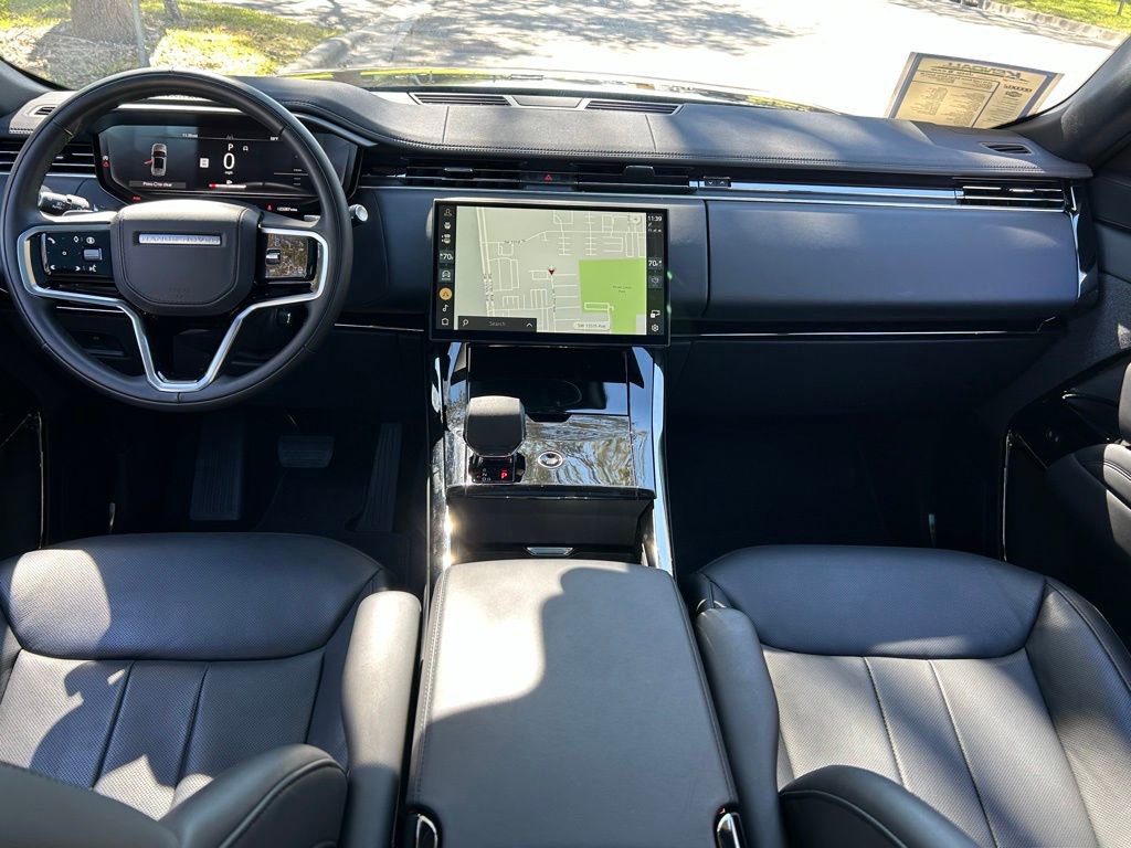 Used 2025 Land Rover Range Rover Sport SE image 11