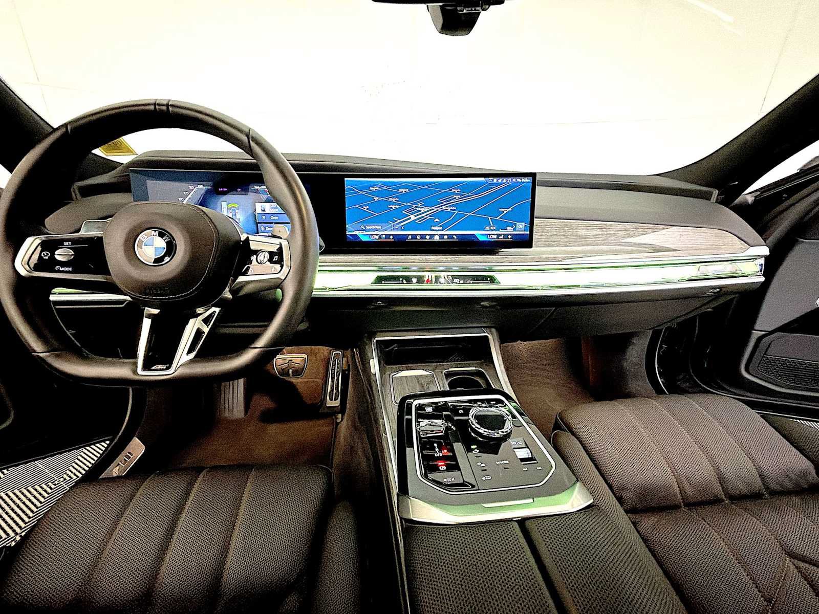 Used 2025 BMW 760i xDrive w/ Executive Package AWD/4WD image 16