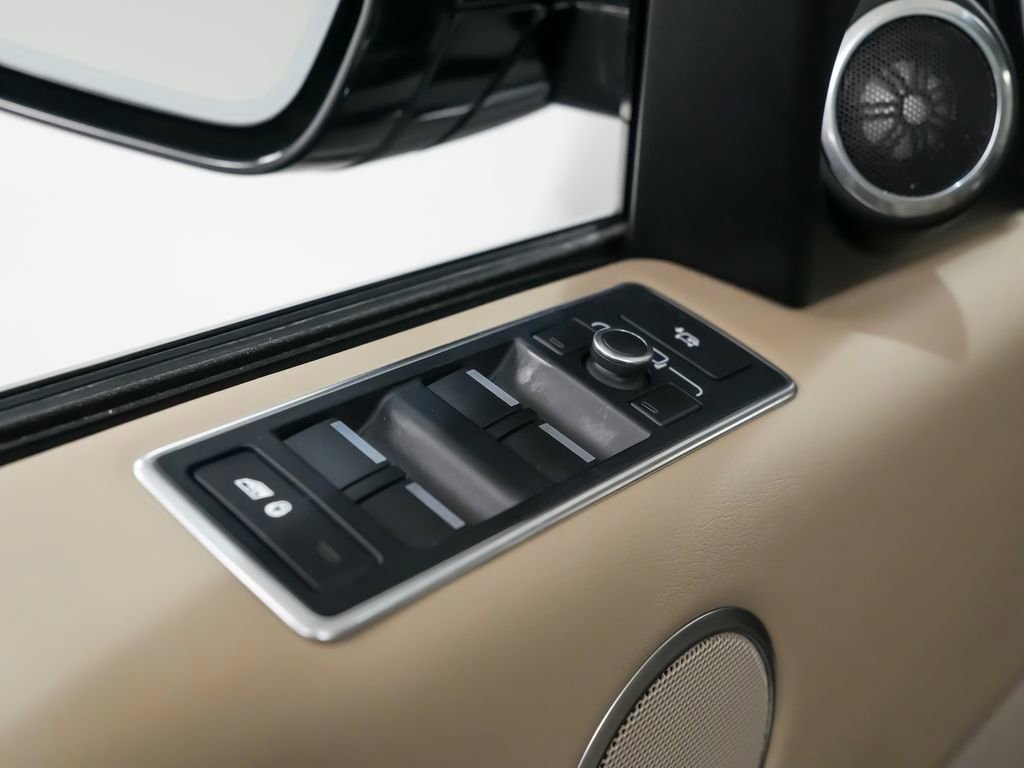 Used 2016 Land Rover Range Rover HSE image 22