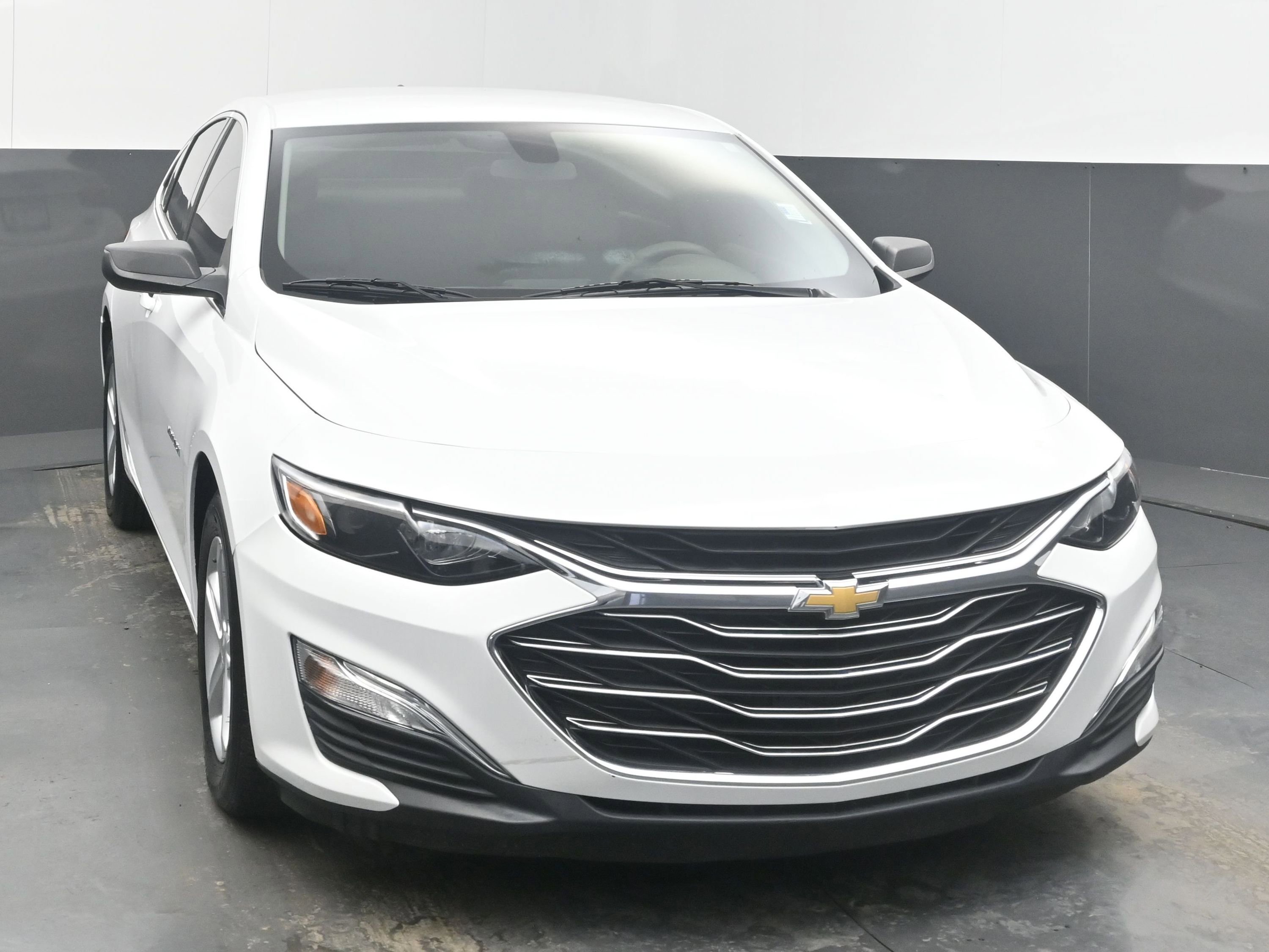 Used 2021 Chevrolet Malibu LS image 3
