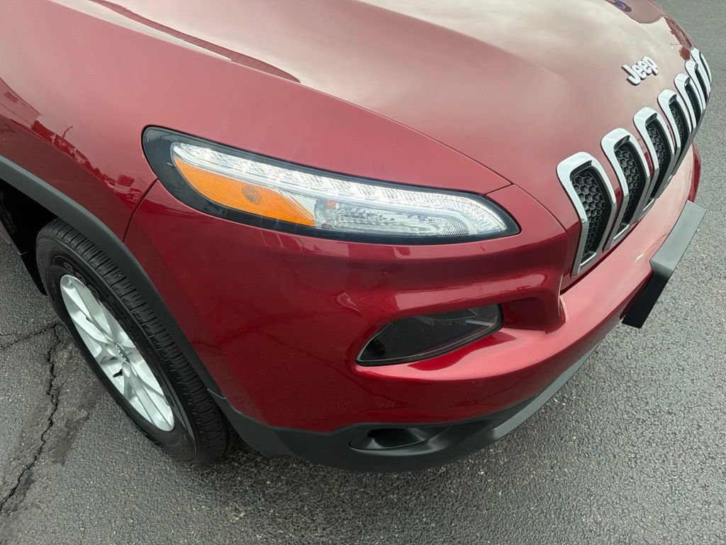 Used 2017 Jeep Cherokee Latitude w/ Cold Weather Group AWD/4WD image 15