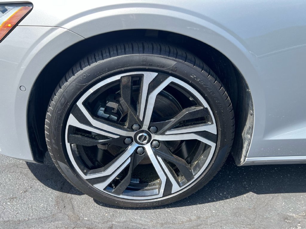 Certified 2025 Volvo S60 B5 Plus AWD/4WD image 9