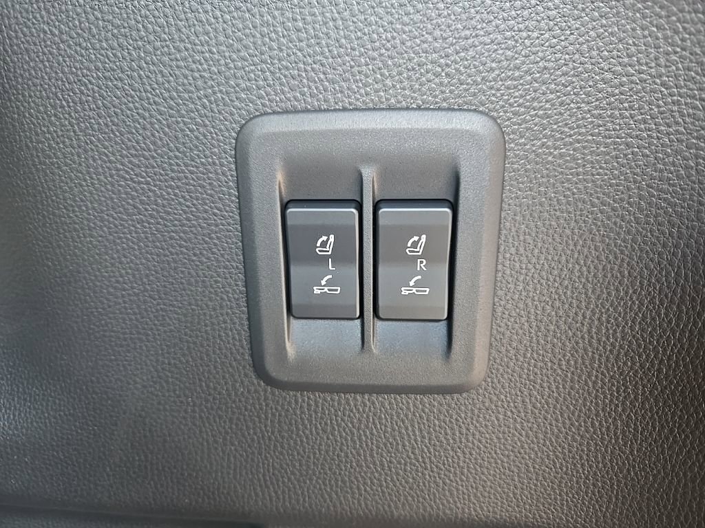 Used 2025 Lexus GX 550 w/ Accessory Package (2T) image 60