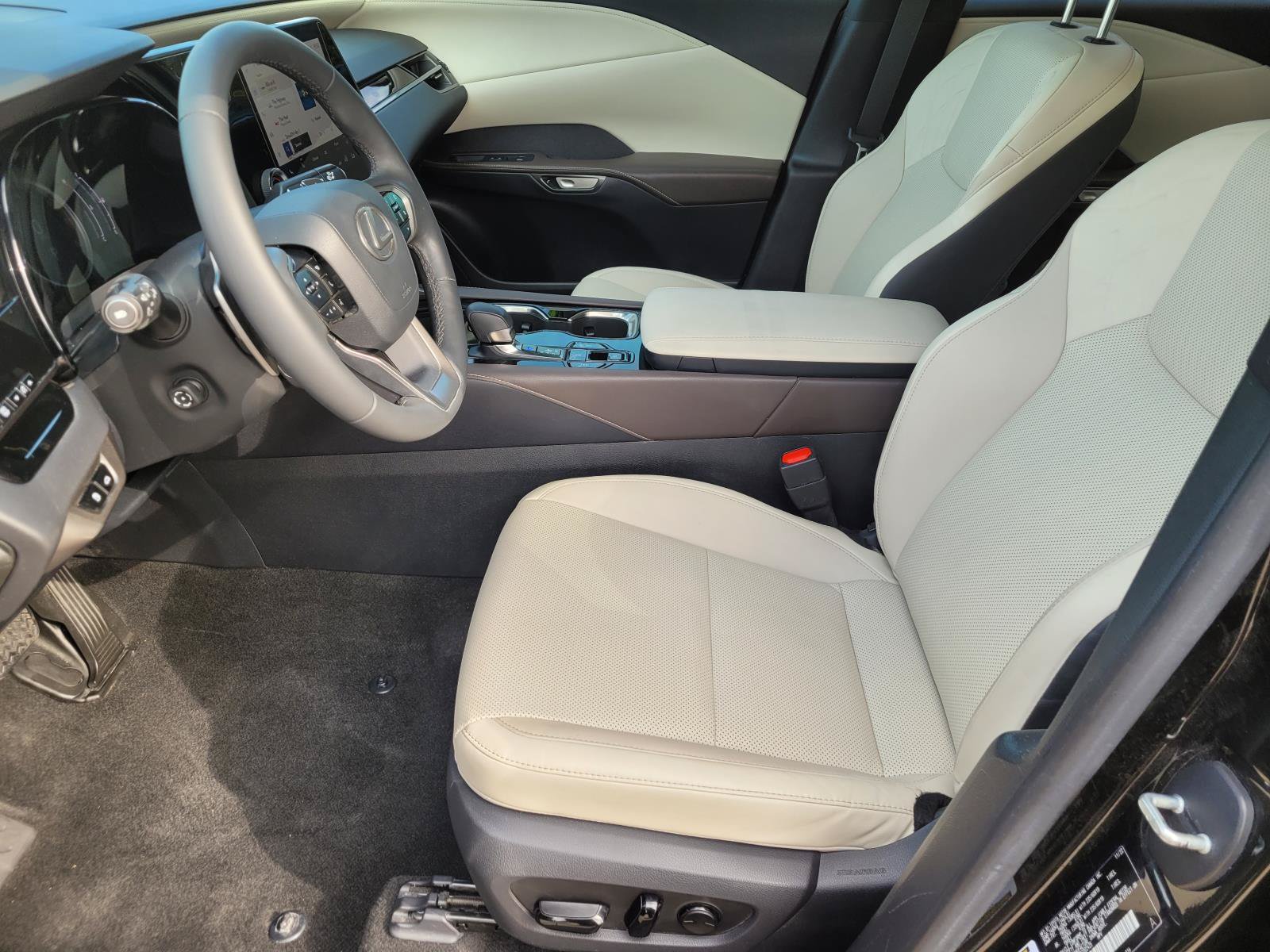 Used 2023 Lexus RX 350 FWD image 3