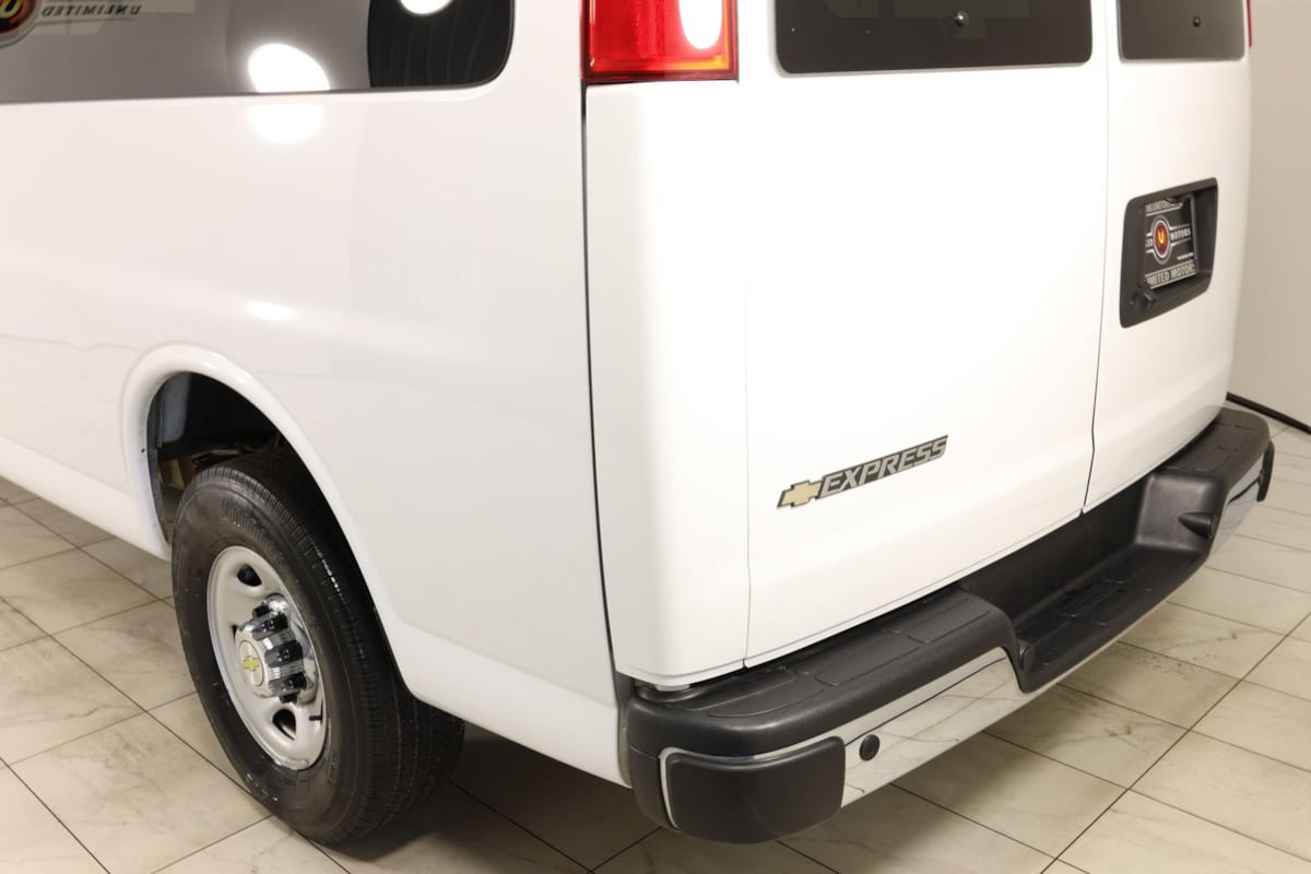 Used 2024 Chevrolet Express 3500 LT w/ LT Preferred Equipment Group RWD image 39