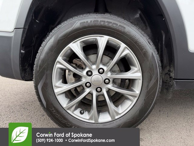 Used 2019 Jeep Cherokee Latitude Plus FWD image 9