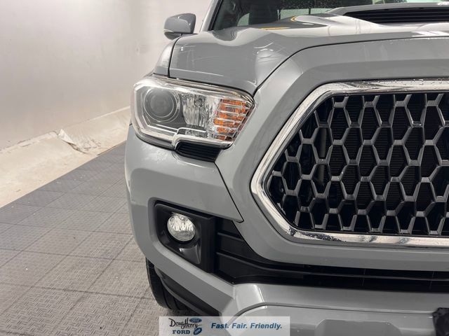 Used 2019 Toyota Tacoma TRD Sport w/ Technology Package AWD/4WD image 9