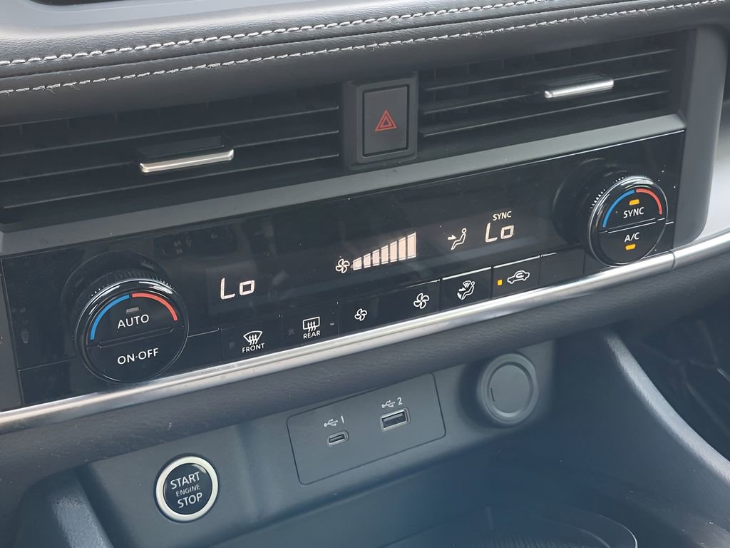 Used 2023 Nissan Rogue SV image 17