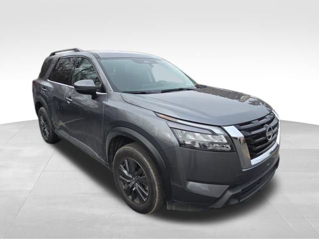 Used 2025 Nissan Pathfinder SV image 7
