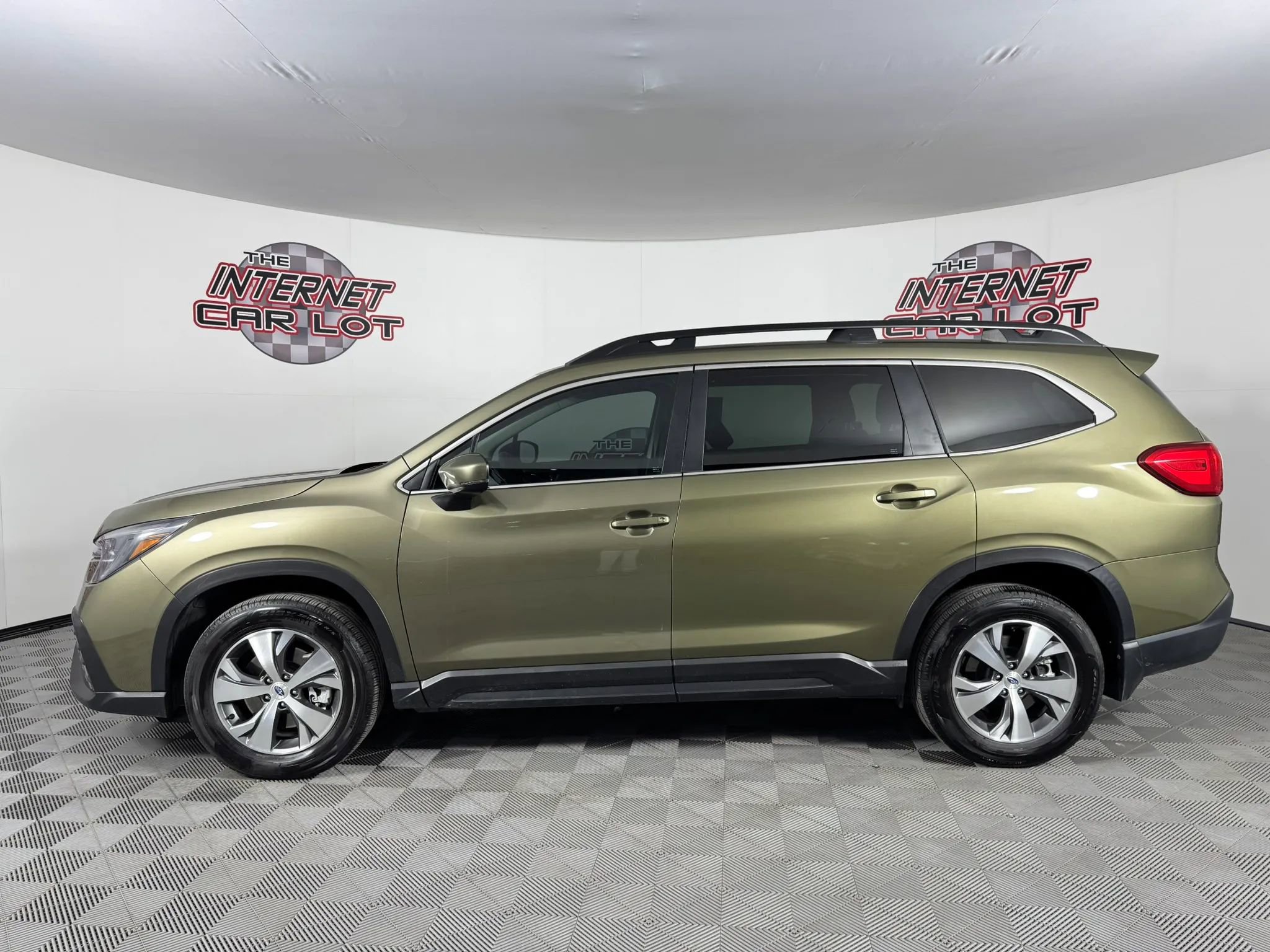 Used 2024 Subaru Ascent Premium w/ Convenience Package image 4