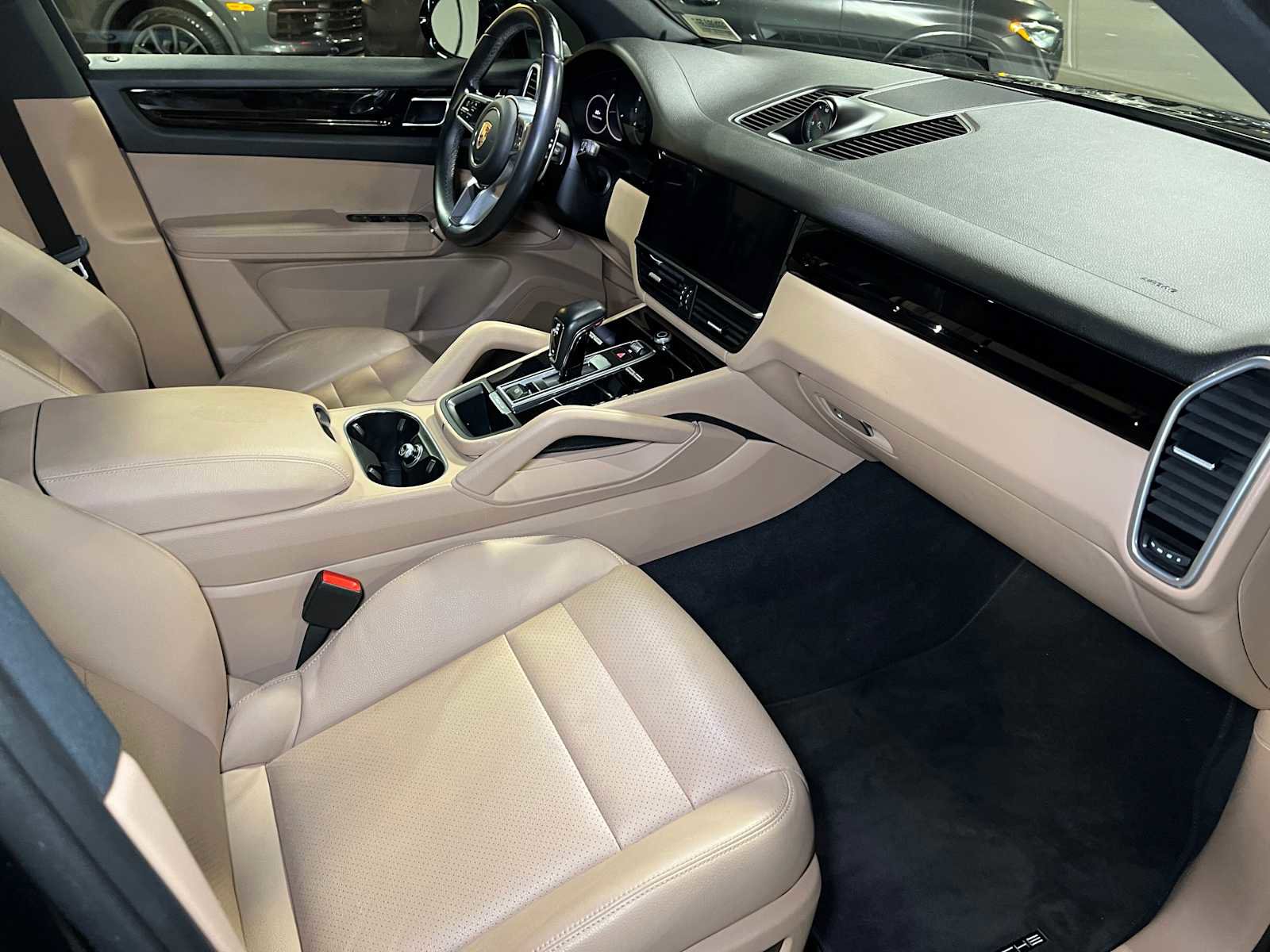 Used 2023 Porsche Cayenne image 11