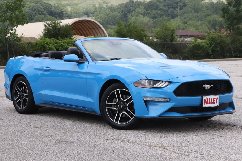 Used 2023 Ford Mustang Convertible RWD image 2