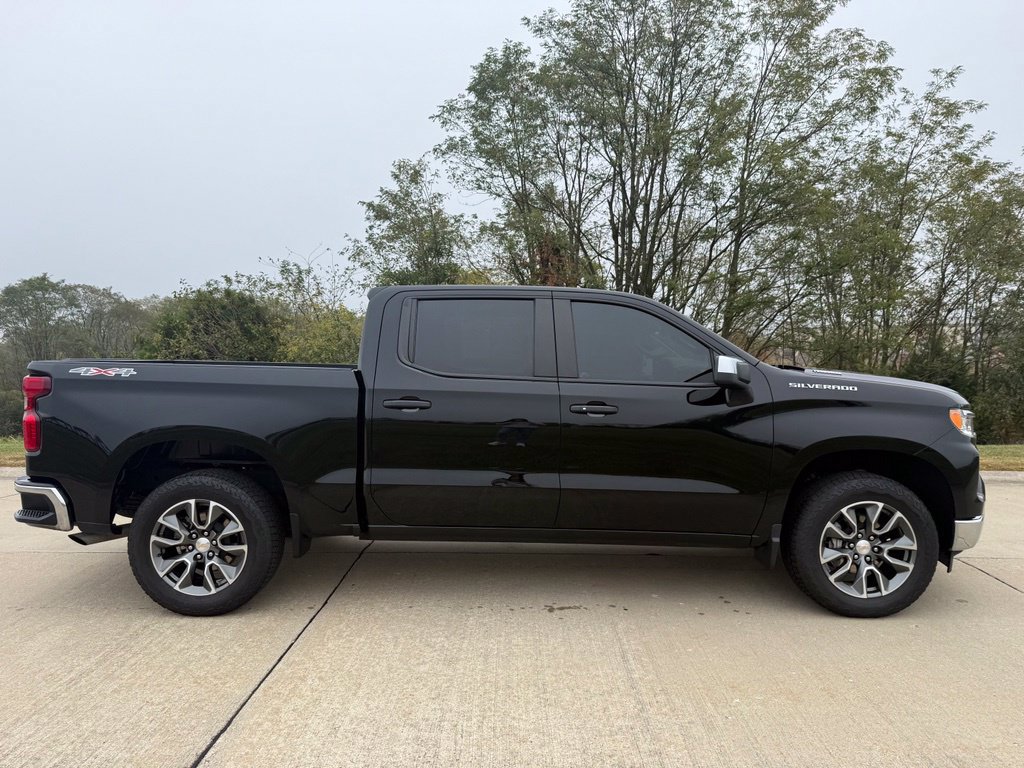Used 2025 Chevrolet Silverado 1500 LT AWD/4WD image 2