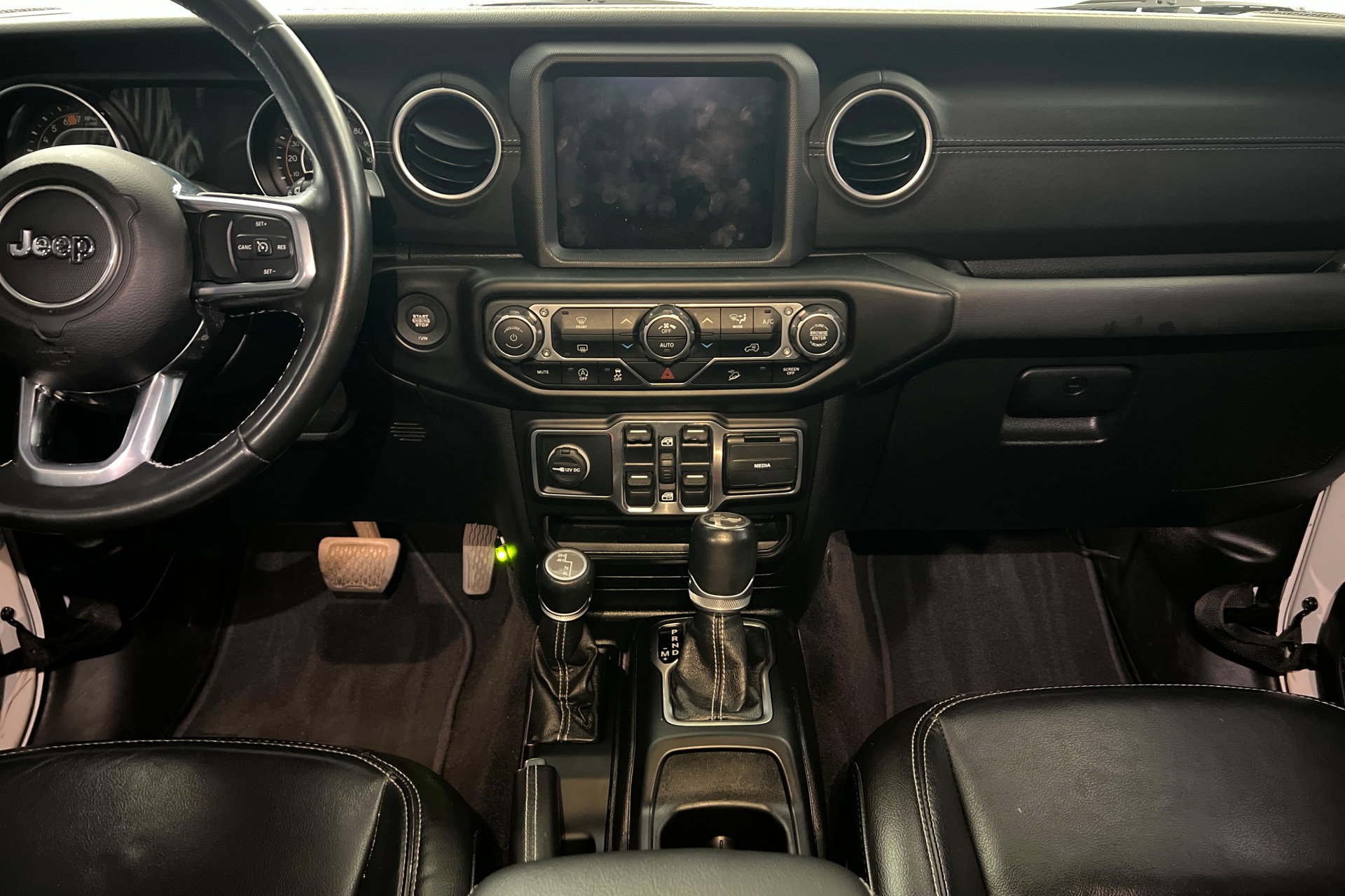Used 2020 Jeep Wrangler Unlimited Sahara AWD/4WD image 14