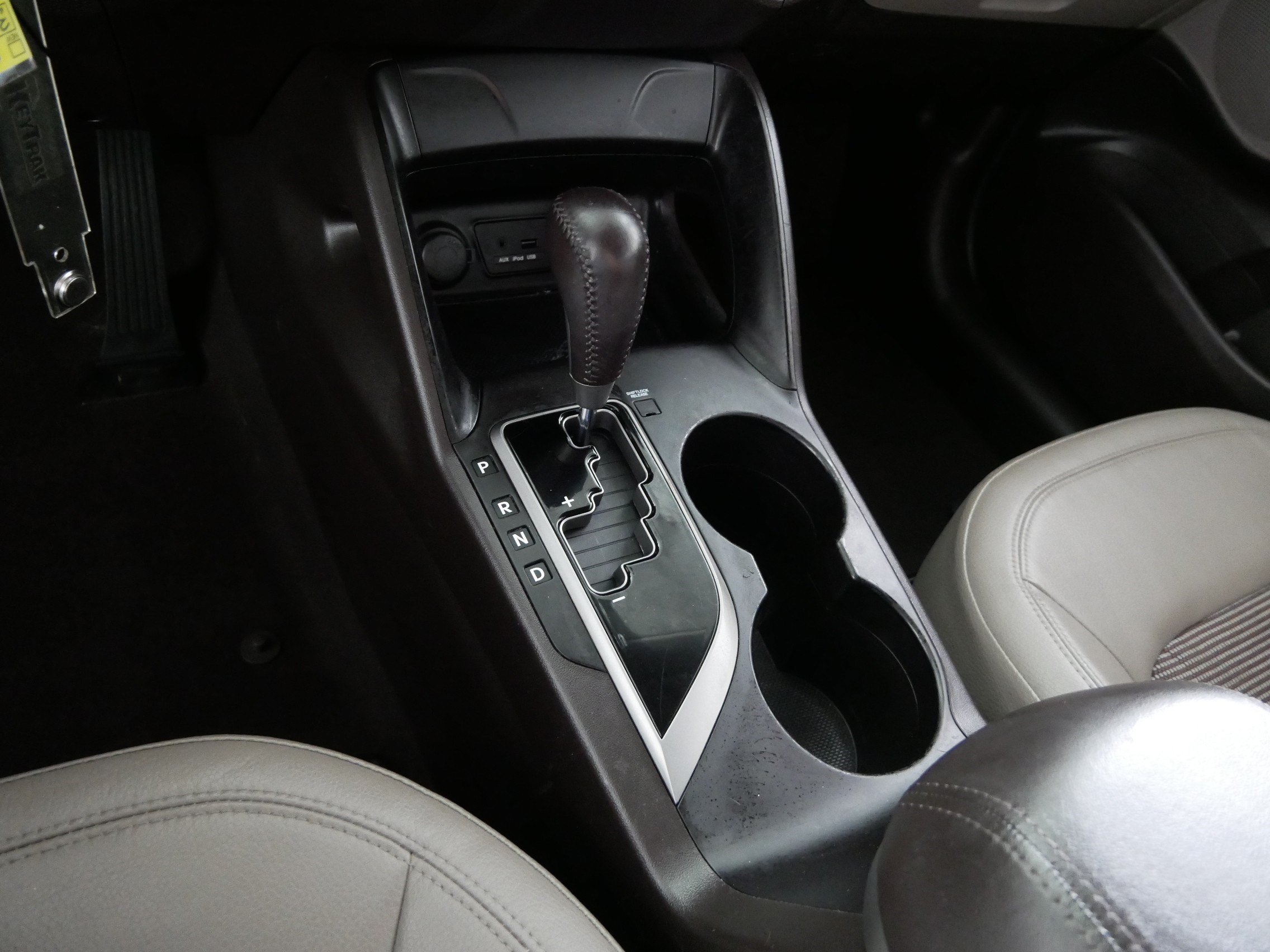 Used 2011 Hyundai Tucson GLS FWD image 24