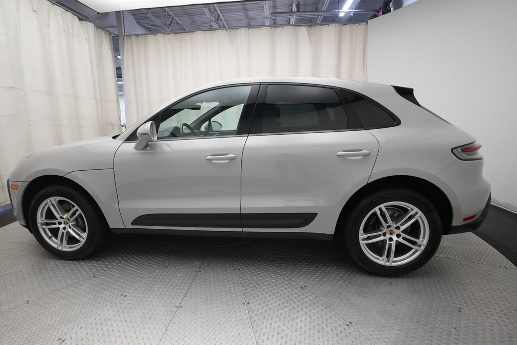 Certified 2023 Porsche Macan AWD/4WD image 8