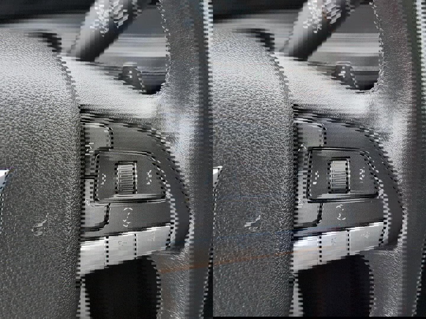 Used 2024 Cadillac XT4 Premium Luxury image 30