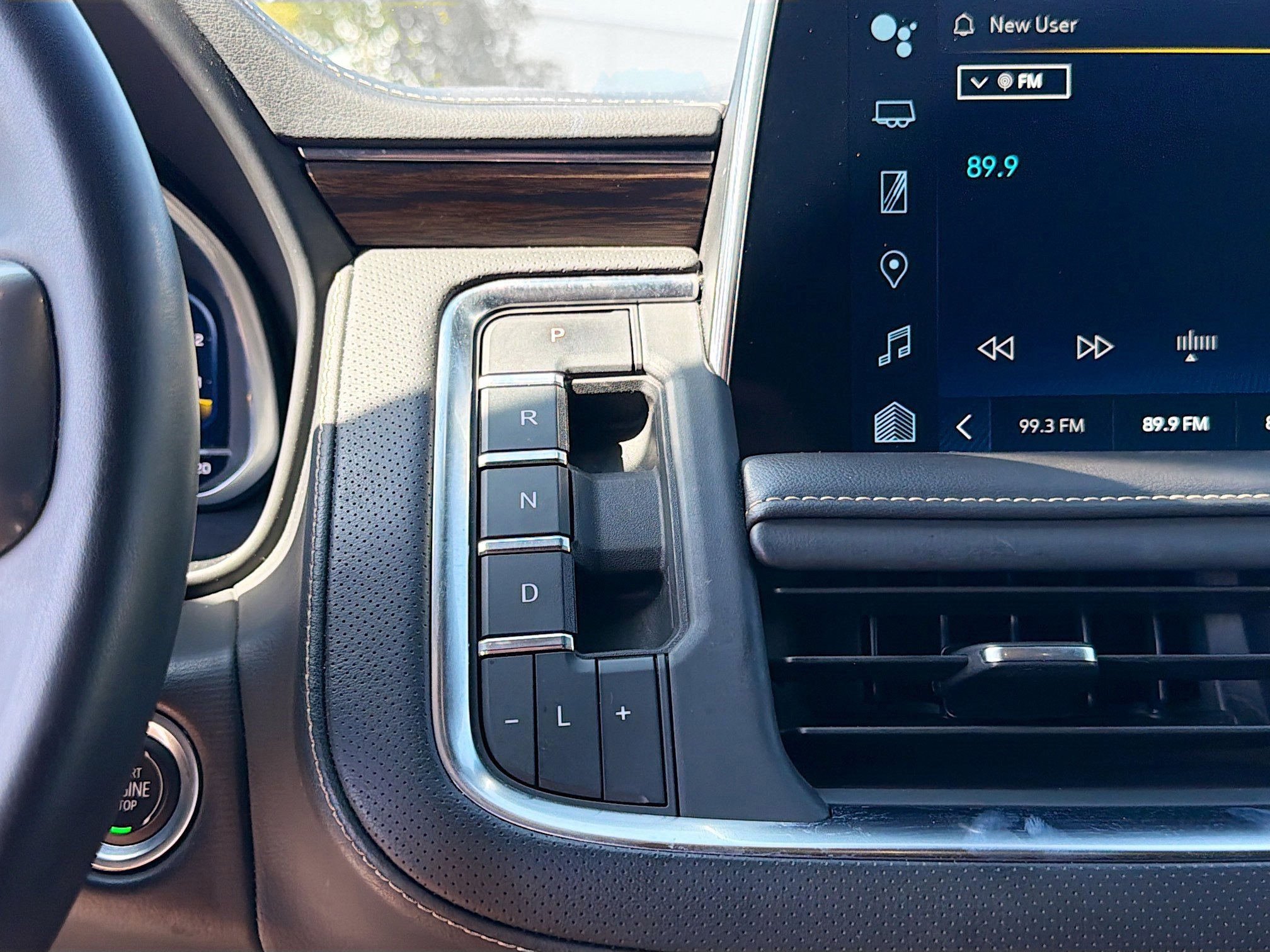 Used 2023 Chevrolet Suburban Premier image 28