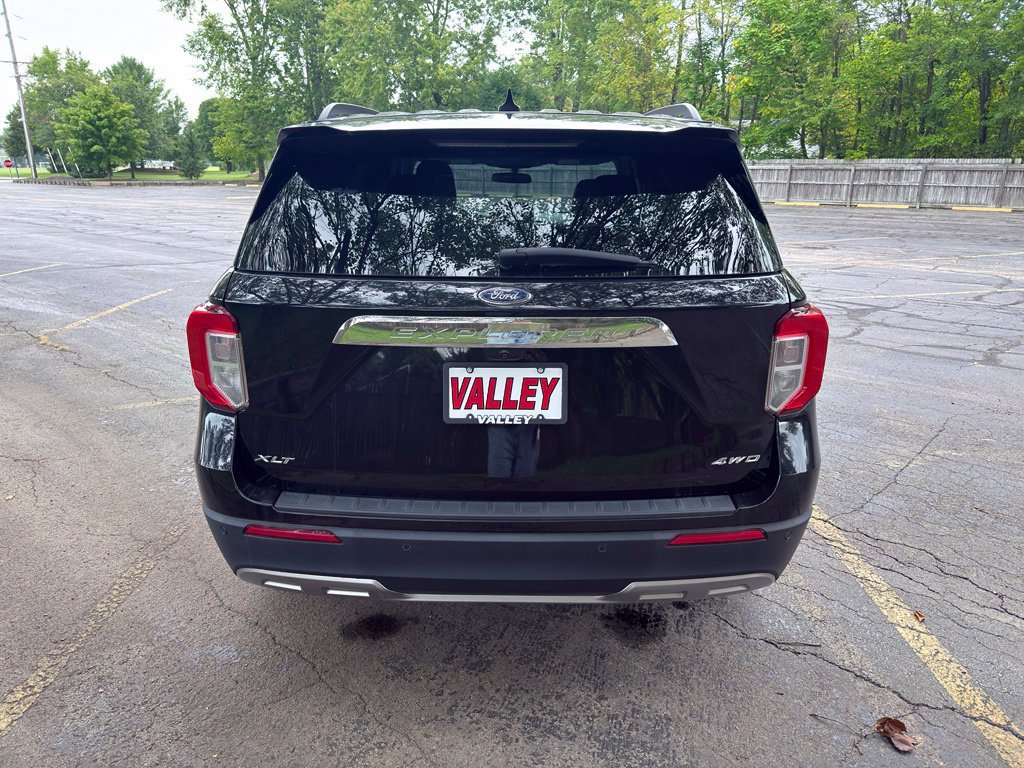 Used 2023 Ford Explorer XLT w/ Equipment Group 202A AWD/4WD image 13