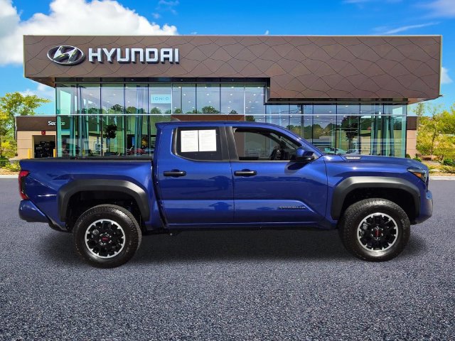 Used 2025 Toyota Tacoma TRD Off-Road AWD/4WD image 5