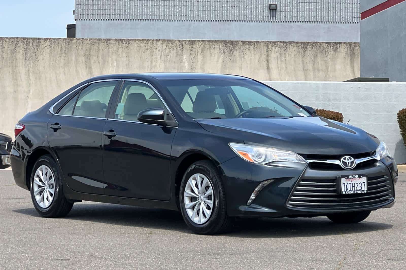 Used 2015 Toyota Camry LE FWD image 5