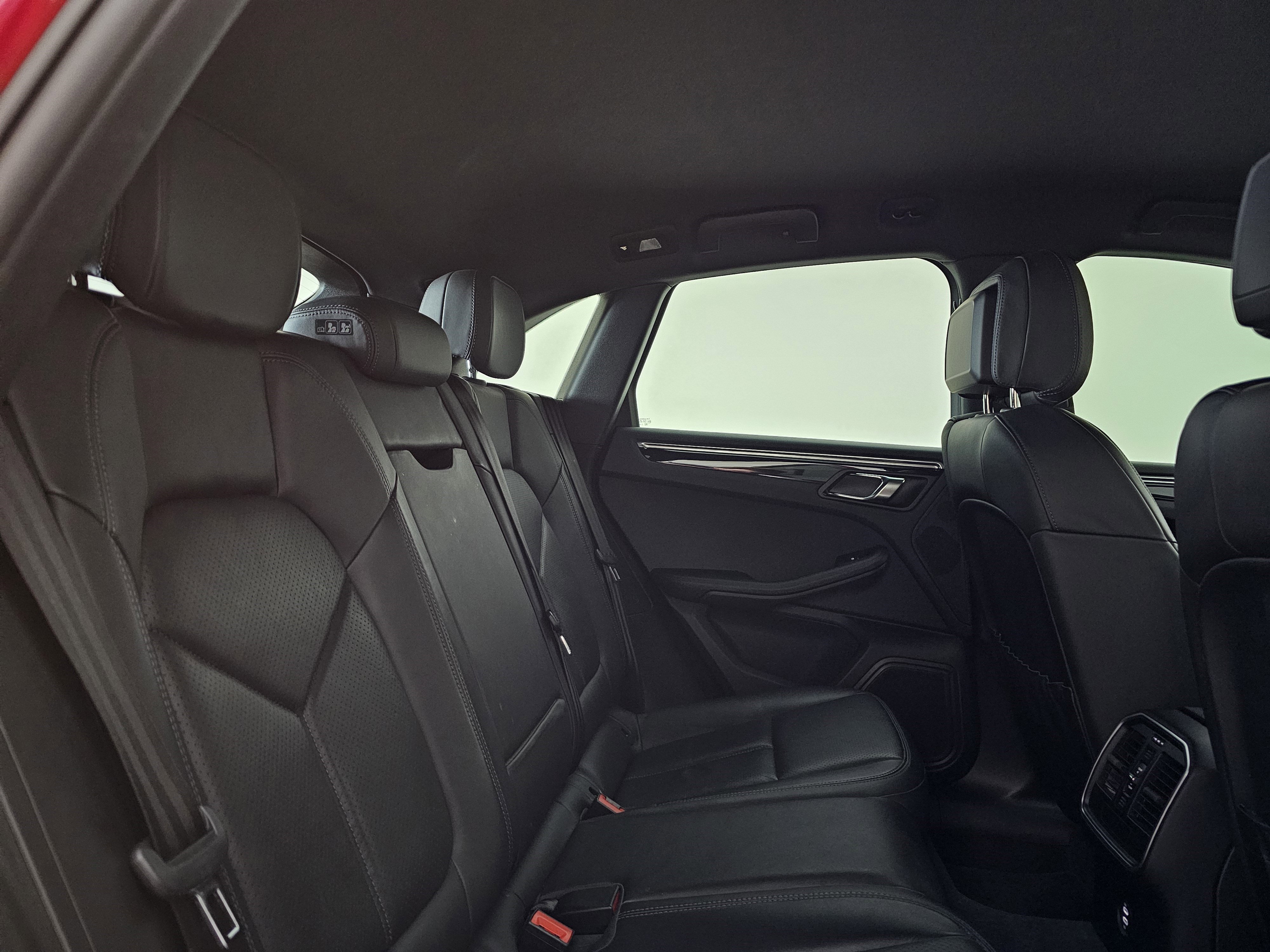 Used 2022 Porsche Macan image 24